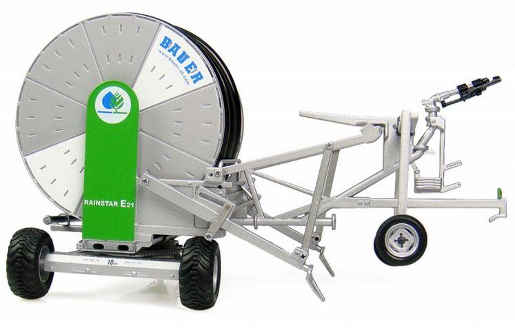 Universal Hobbies 1:32 Scale Bauer RainStar E21 Irrigation System