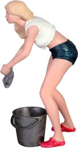 Atlantic  1/18th Scale Lola Car Washer Figurine