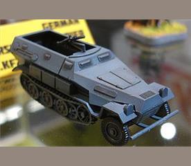 Zvesda Kits 1:100 Scale Sd.Kfz.251/1 Ausf.B
