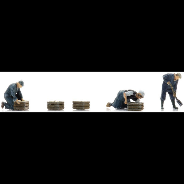 Artitec 1:220 Scale Farmers in the Field (3x) Ready-Made Figures