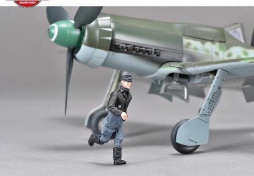 Zoukei Mura 1/48 Scale Ta-152 H-1 Emergency Takeoff Pilot Resin Figure