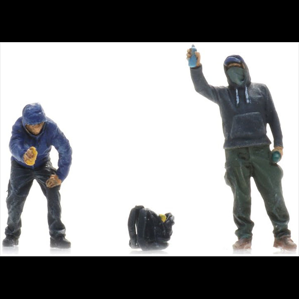 Artitec 1:87 Scale Graffiti Vandals (2x) Ready-Made Figures