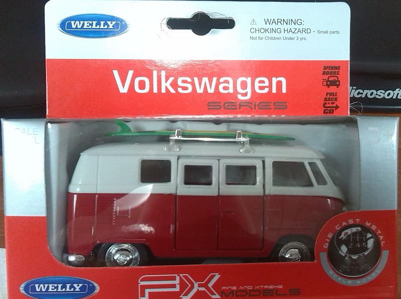 Welly 1:34-39 Scale VW T1 Bus c/w Surf Board - Red/White