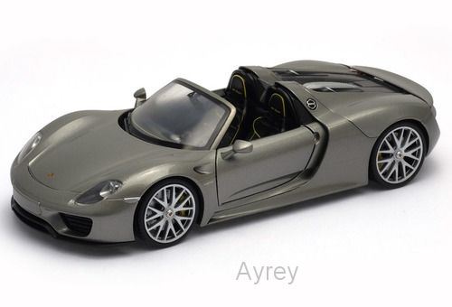 Welly 1:24 Scale Porsche 918 Spyder, silver, open
